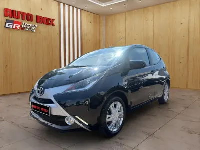 Gebraucht Toyota Aygo Basis 69 PS (50 kW) 2017 Schwarz Kleinwagen