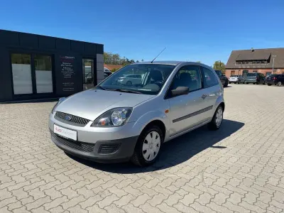 Usata Ford Fiesta 101 CV (74 kW) 2006 Argento Utilitaria