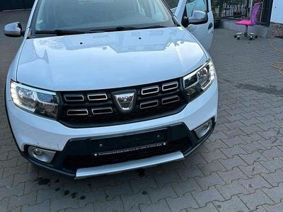 Gebraucht Dacia Sandero Stepway 95 PS (69 kW) 2019 Weiß Limousine