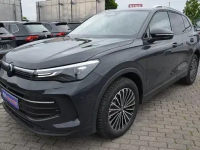 Neu VW Tiguan 150 PS (110 kW) 2026 Grau SUV