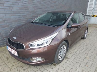 Gebraucht Kia Ceed Attract 99 PS (72 kW) 2013 Braun Kleinwagen