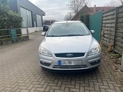 gebraucht Ford Focus 1.6 Benziner - TEMPOMAT - RADIO - KLIMA - GANZJAHRES