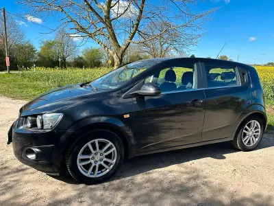 Używany Chevrolet Aveo LT 116 KM (85 kW) 2012 Czarny Hatchback