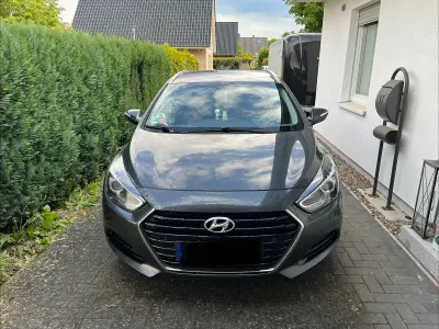 Gebraucht Hyundai i40 Trend 141 PS (103 kW) 2016 Grau Kombi