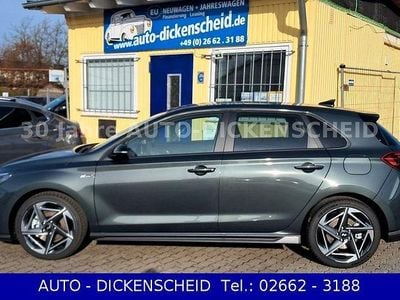 Neu Hyundai i30 N Line 140 PS (102 kW) 2026 Grün Limousine