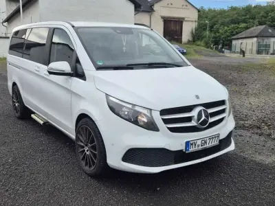 Gebraucht Mercedes V220 163 PS (119 kW) 2020 Weiß Van / Kleinbus