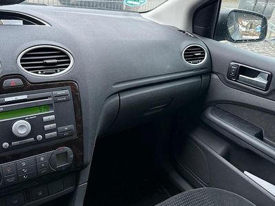 Gebraucht Ford Focus 105 PS (77 kW) 2005 Grau Kombi