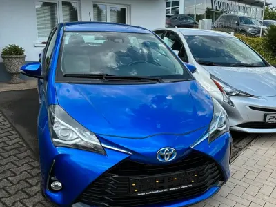 Gebraucht Toyota Yaris Hybrid Team 101 PS (74 kW) 2018 Blau Kleinwagen