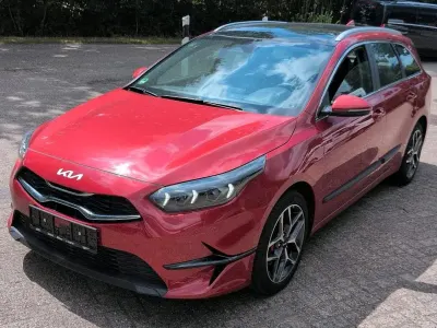 Gebraucht Kia Ceed Sportswagon 140 PS (102 kW) 2024 Rot Kombi
