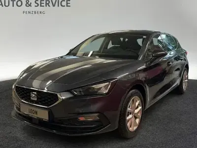 Neu Seat Leon 150 PS (110 kW) 2025 Grau Limousine