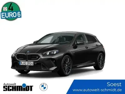 Neu BMW M135 Performance 300 PS (220 kW) 2026 (schwarz)  black saphire Kleinwagen