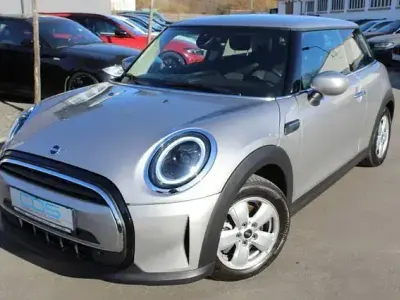 Occasion Mini Cooper Essential 136 PK (100 kW) 2023 Zilver Hatchback