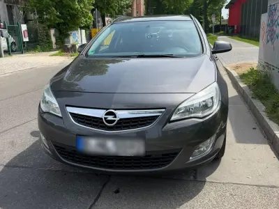 Gebraucht Opel Astra 110 PS (80 kW) 2012 Grau Kombi