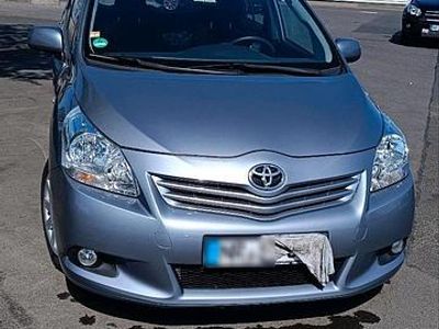 Second-hand Toyota Verso 147 CP (108 kW) 2009 Argintiu Monovolum