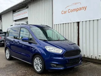 Gebraucht Ford Tourneo Courier Titanium 97 PS (71 kW) 2015 Blau Van / Kleinbus
