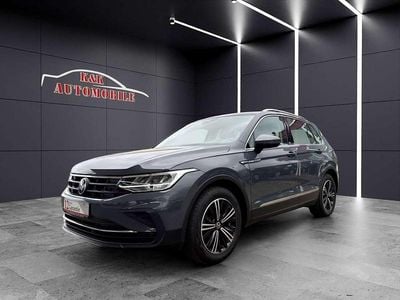 Gebraucht VW Tiguan Life 150 PS (110 kW) 2023 Delfingrau metallic (metallic) SUV