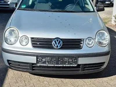 Second-hand VW Polo Basis 54 CP (39 kW) 2003 Argintiu Berlinǎ