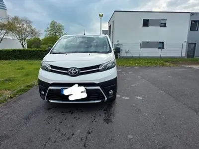 Używany Toyota Proace Team 120 KM (88 kW) 2020 Biały Minivan