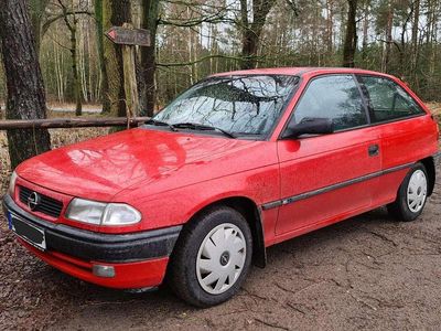 Gebraucht Opel Astra 75 PS (55 kW) 1996 Rot Limousine
