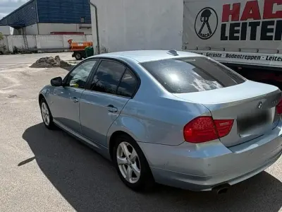 Gebraucht BMW 318 140 PS (102 kW) 2009 Blau Limousine