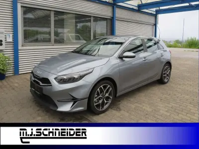 Gebraucht Kia Ceed Spirit 140 PS (102 kW) 2026 (css) lunarsilber met. Kleinwagen