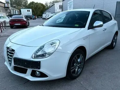 Käytetty Alfa Romeo Giulietta Super 120 HP (88 kW) 2015 Valkoinen Viistoperä
