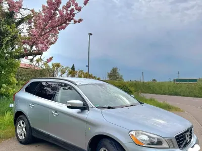 Gebraucht Volvo XC60 163 PS (119 kW) 2010 Silber SUV