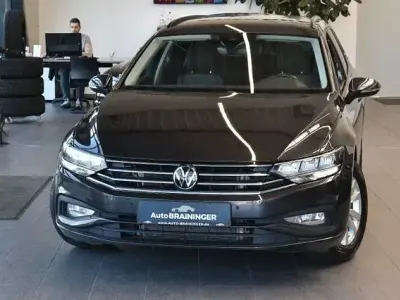 Gebraucht VW Passat Comfortline 150 PS (110 kW) 2023 Grau Kombi