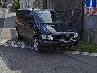 Mercedes V220