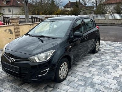 Gebraucht Hyundai i20 75 PS (55 kW) 2013 Schwarz Kleinwagen