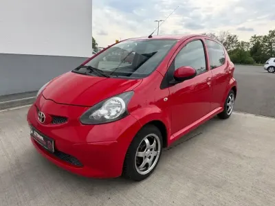 Gebraucht Toyota Aygo 68 PS (50 kW) 2006 Rot Kleinwagen