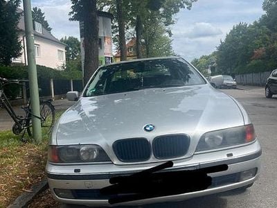 BMW 523
