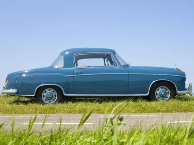 Gebraucht Mercedes 220 116 PS (85 kW) 1960 Blau Coupé