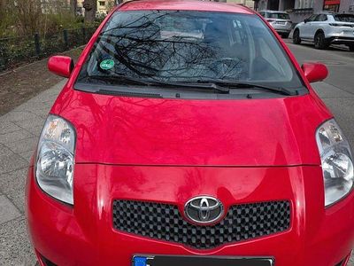 Gebraucht Toyota Yaris Executive 118 PS (86 kW) 2006 Rot Limousine