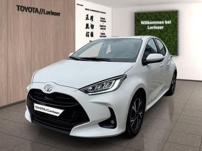 Neu Toyota Yaris Hybrid 117 PS (86 kW) 2025 Weiß Limousine