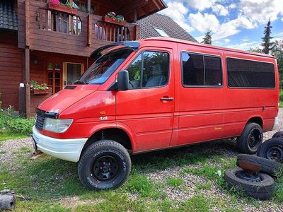 Używany Mercedes Sprinter 122 KM (89 kW) 1998 Czerwony Van