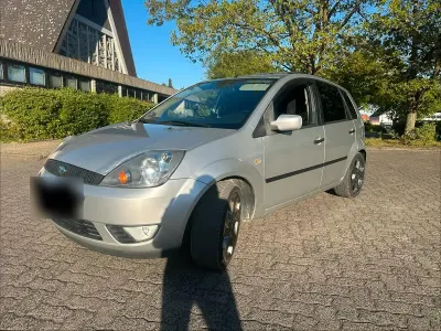 Gebraucht Ford Fiesta 70 PS (51 kW) 2002 Silber Kleinwagen