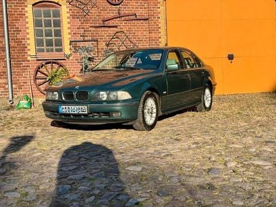 BMW 523