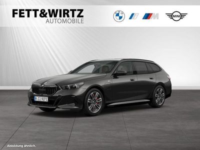 Gebraucht BMW 550e M Sport 489 PS (359 kW) 2025 Sophistograu brillanteffekt metallic Kombi