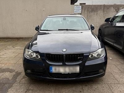 Blau Gebraucht 2005 BMW 320 Limousine | 3.500 € (Guter Preis)