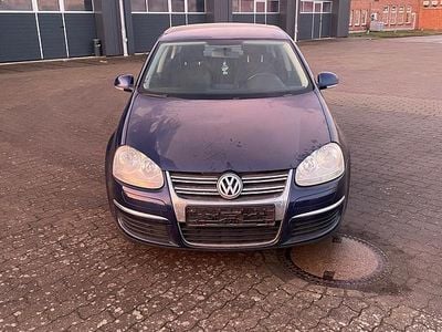 Gebraucht VW Jetta 102 PS (75 kW) 2006 Blau Limousine