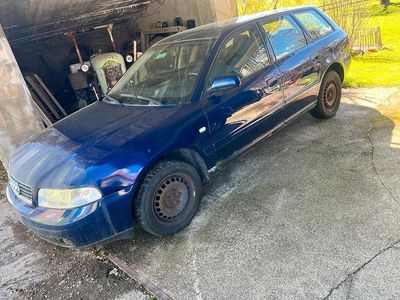 Usata Audi A4 110 CV (80 kW) 1999 Blu Station wagon