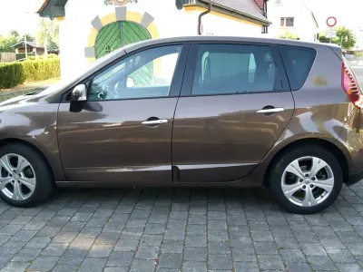 Gebraucht Renault Scénic III Dynamique 110 PS (80 kW) 2010 Braun Van / Kleinbus