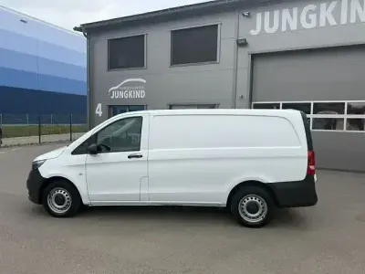 Używany Mercedes Vito 163 KM (119 kW) 2021 Biały Van