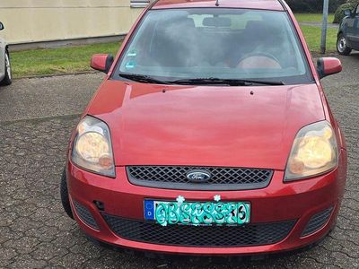 Orange Gebraucht 2008 Ford Fiesta Style Limousine | 2.300 € (Fairer Preis)