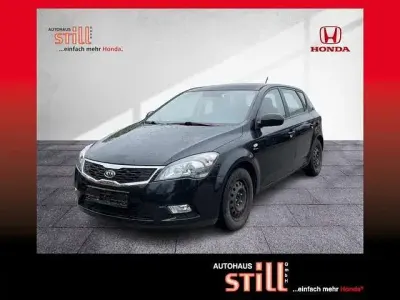 Używany Kia Ceed Vision 90 KM (66 kW) 2010 Czarny Hatchback