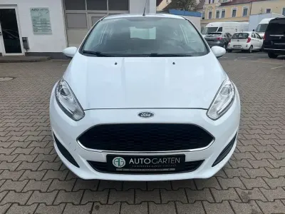 Gebraucht Ford Fiesta Trend 60 PS (44 kW) 2016 Weiß Kleinwagen