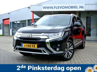 Begagnad Mitsubishi Outlander 150 HK (110 kW) 2020 Svart SUV