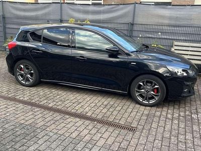 Schwarz Gebraucht 2021 Ford Focus ST-Line Limousine | 19.000 € (Fairer Preis)