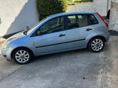 Brugt Ford Fiesta 69 HK (50 kW) 2005 Blå Hatchback